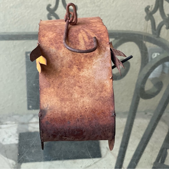 - Metal Yard Art Rustic Travel Trailer w/ wings hanging bird feeder Outdoor‎ - Picture 6 of 10